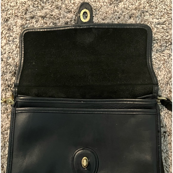 Vintage Coach Willis 9927 Black Leather W/Key Fob & Goldtone Hardware. - Picture 8 of 15